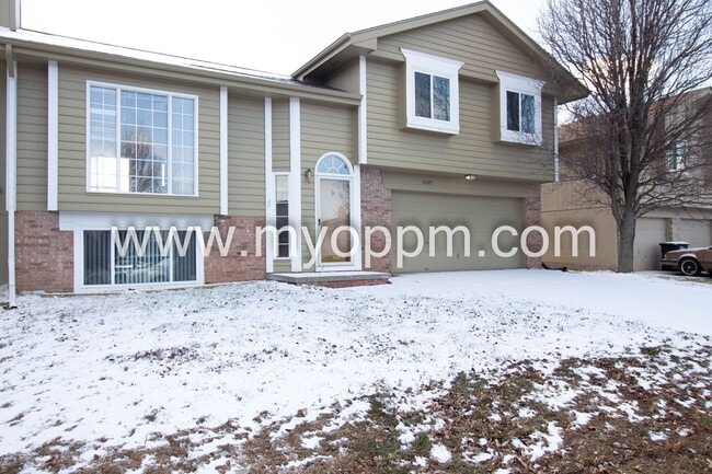 Building Photo - Available NOW! 3 Bedroom / 2 Bathroom Home | Northwest Omaha