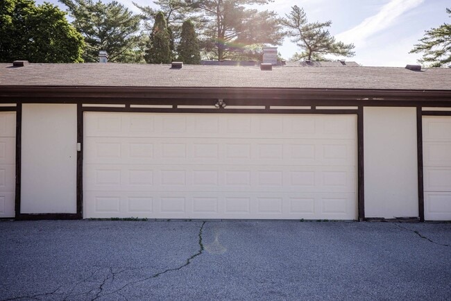 Photo - Beautiful Condo for Rent - Appliances included, washer and dryer hook ups, one and half bath, ver...