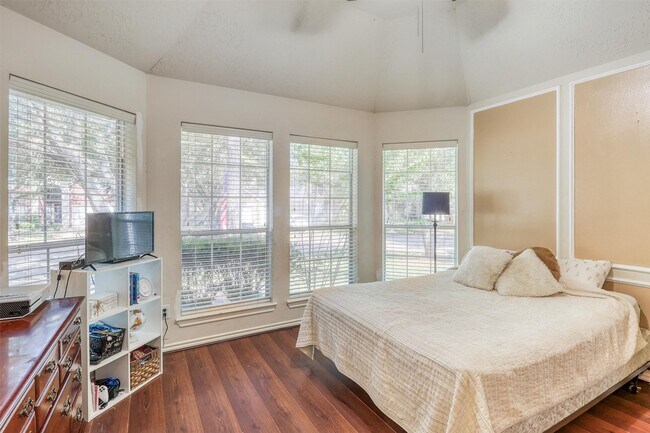 Photo - 506 Taskwood Dr