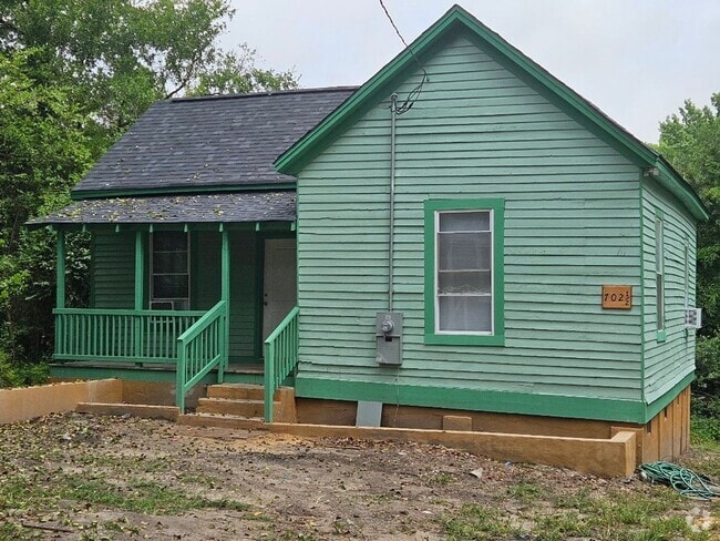 Building Photo - 702 Violet St Unit 702 1/2 Violet Rental
