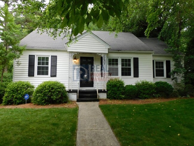 Building Photo - Irving Park Cottage 3BR/1.5BA w/1-Car Gara... Rental