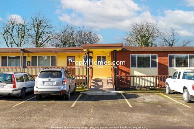 Photo - Beautiful Two Bedroom Apartment on Rosemon...