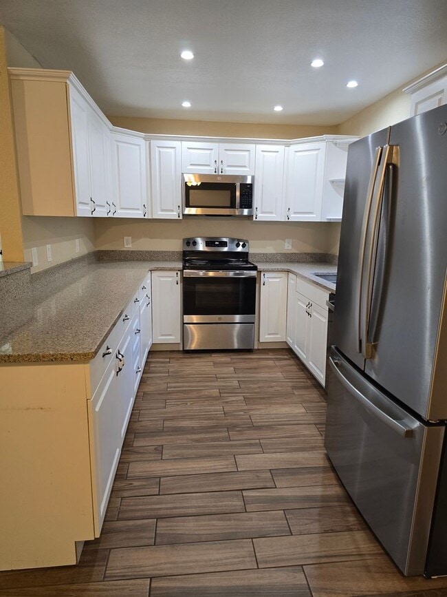 Photo - Gorgeous 3/2/1 on Large Property