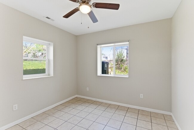 Photo - 3300-3374 Valley View Drive - 3334