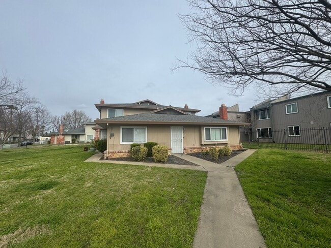 Photo - 5619 42nd St Unidad 5619-1