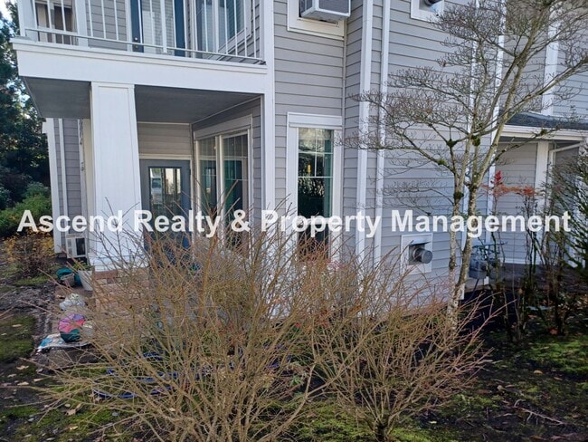 Building Photo - Available Now! Ground Level/No Steps 2bed/...
