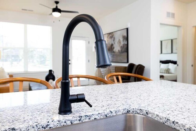 Photo - 2023 W Iris Dr SE