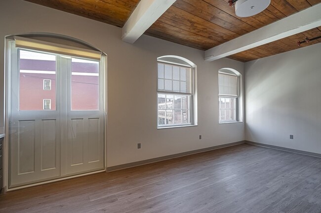 Building Photo - 1-Bedroom/1-Bathroom Apartment - Brattlebo... Unit 301