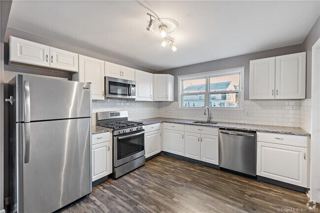 Building Photo - 48 Nelson St Unit B Rental