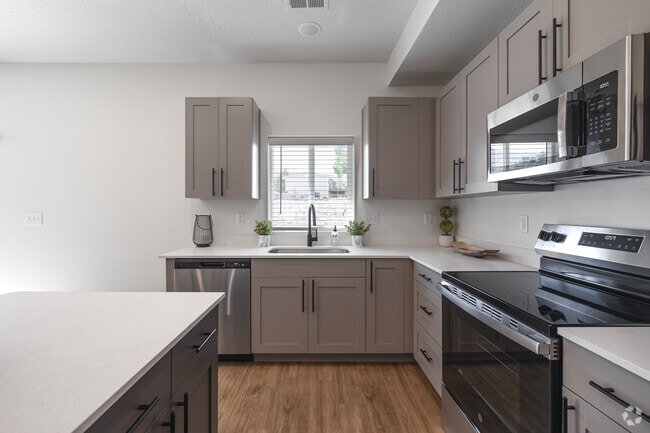 3BR, BA2.5 - 1.505SF - Kitchen - VALO on Vine