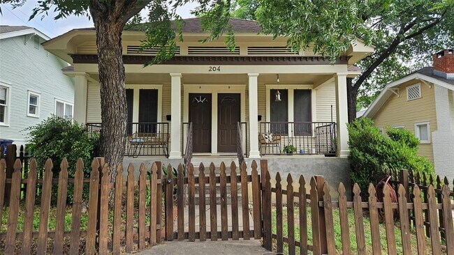 Photo - 204 E 34th St