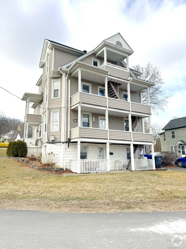 Building Photo - 38 Maple St Unit 3 Rental