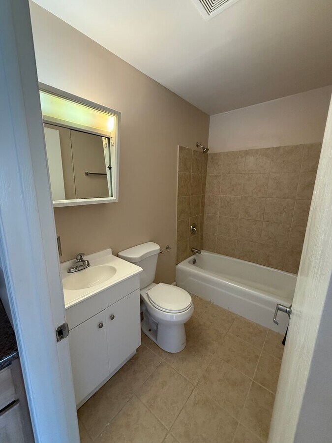 Photo - 240 Tedmark Ct Unit Apt 3