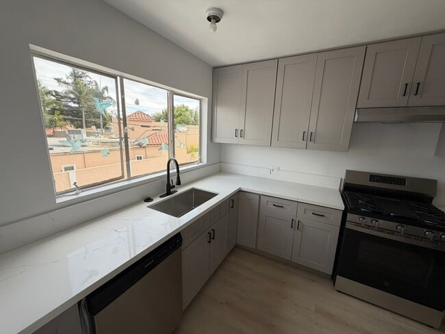 Photo - 478 S San Vicente Blvd