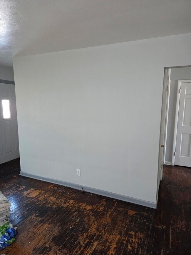 Photo - Large 4-Bedroom Single Family Home, Quiet Neighborhood. Available January 1st!