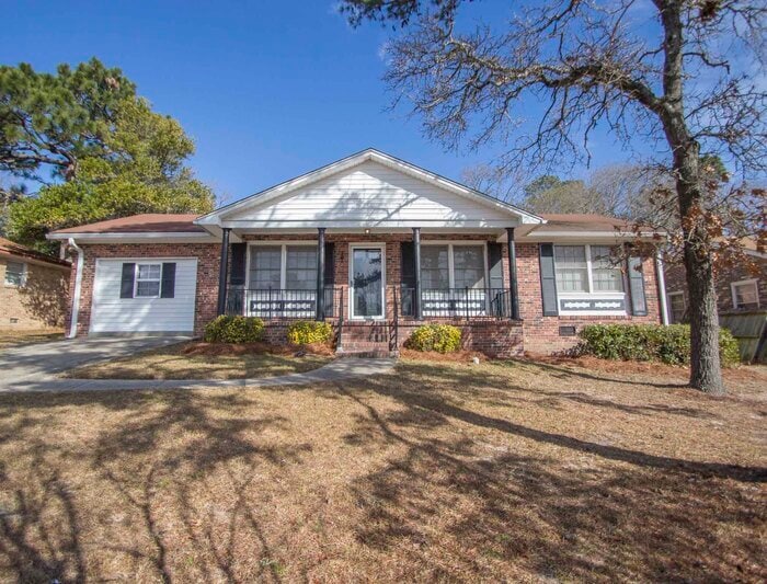 Photo - 305 Shoreditch Dr