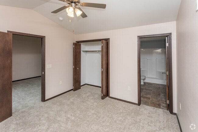 2BR, 2BA - 1,080SF