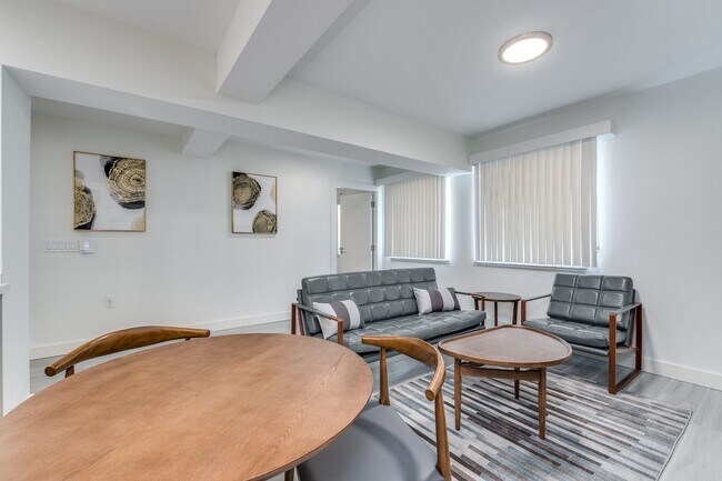 Photo - 1168 Pendrell St Unit 104