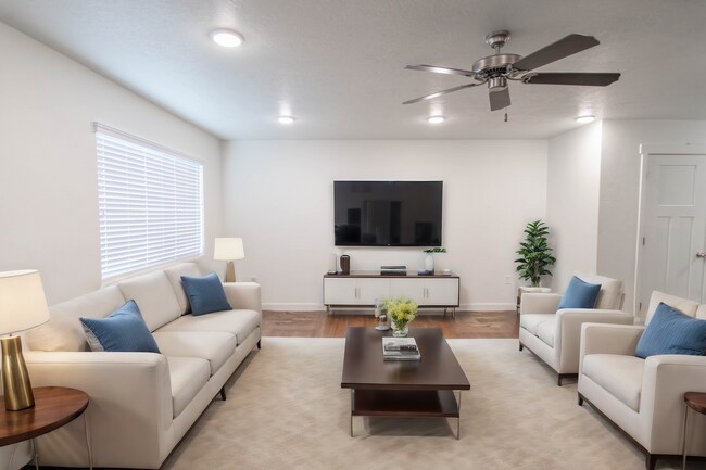 Photo - 7487 Geraint St