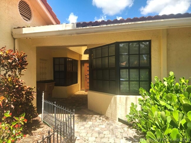 2649 Emerald Way Cir