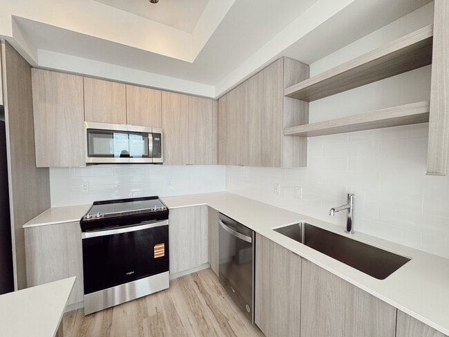 Building Photo - 521 SW 4th Ave Unit S1