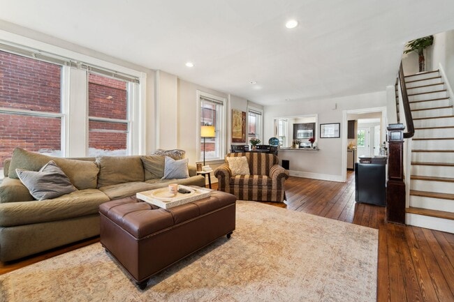 Photo - 222 N New St