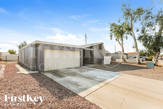 Building Photo - 9631 N 35th Dr