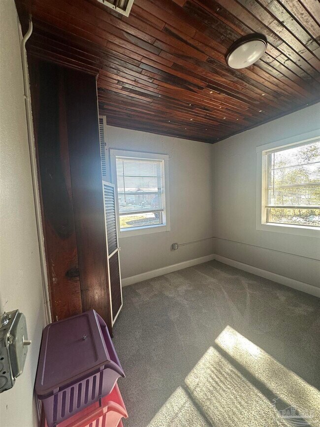 Photo - 888 Pauline St House