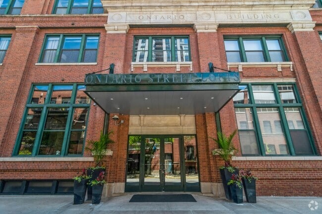 Building Photo - 411 W Ontario St Unit 101 Rental