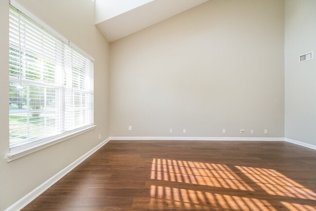 Photo - 360 Davids Way