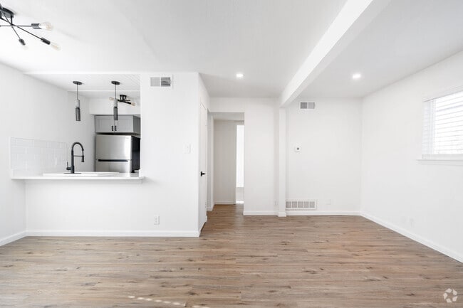 1BR, 1BA _ 724SF