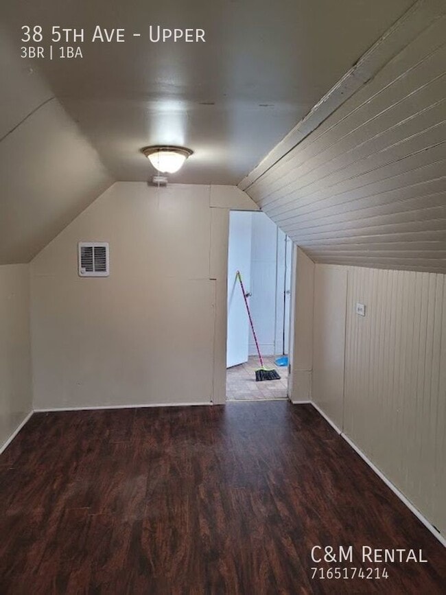 Photo - 38 5th Ave Unit Upper