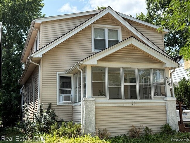 Building Photo - 264 E Woodland St