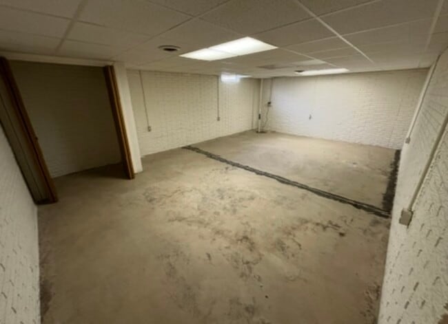 Large room in basement - 10635 Loop Rd