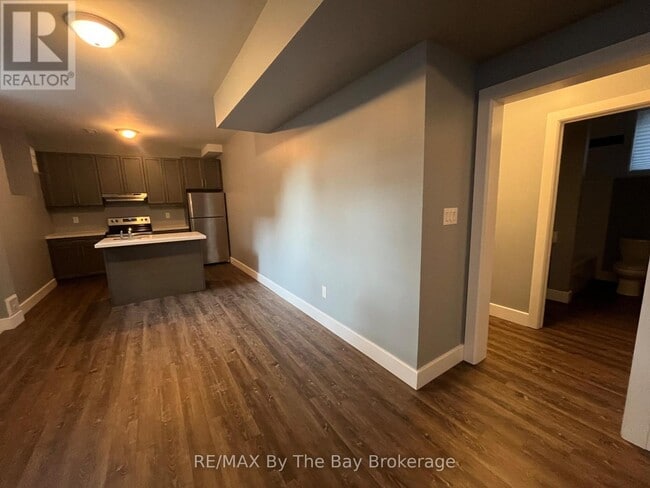 Photo - 3148 Mosley St