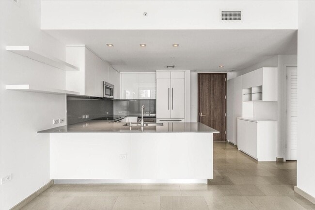 Photo - 68 SE 6th St Unidad 2304