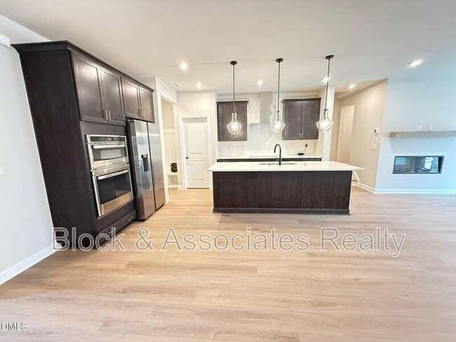 Photo - 216 Oak Summit Pl