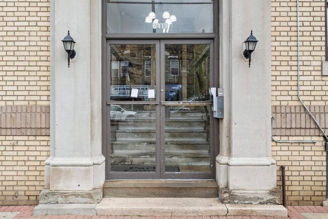 Building Photo - 6414 Park Ave Unit 1