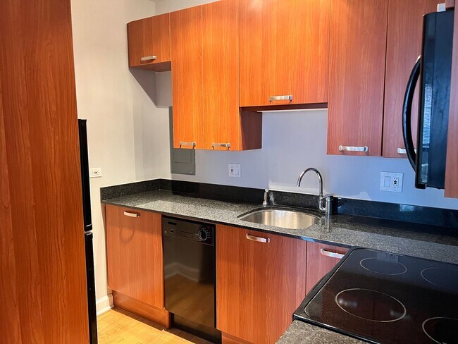 Photo - 732 W Bittersweet Pl Apartment Unit 905