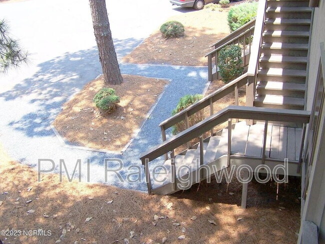 Photo - 220 Foxkroft Dr