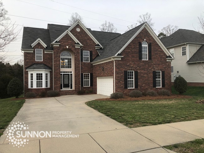 Building Photo - Gorgeous 4 BR 3 BA + Bonus in Winding Walk