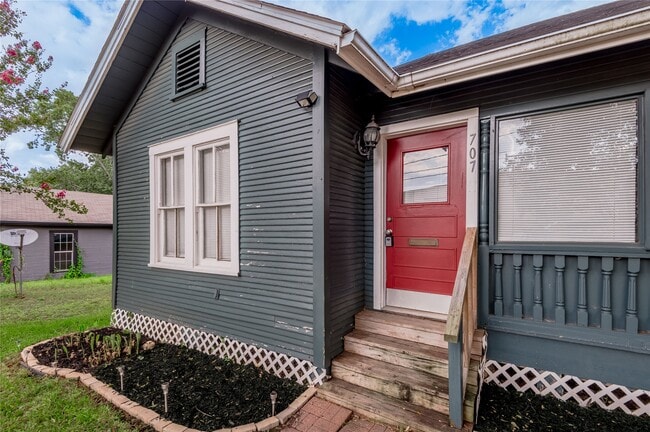 Building Photo - 707 Avenue J