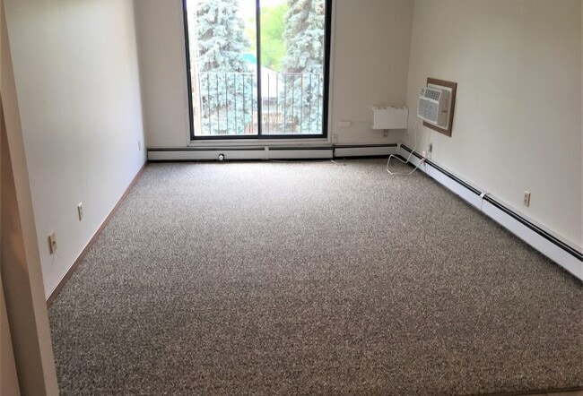 Photo - Sylvia Manor