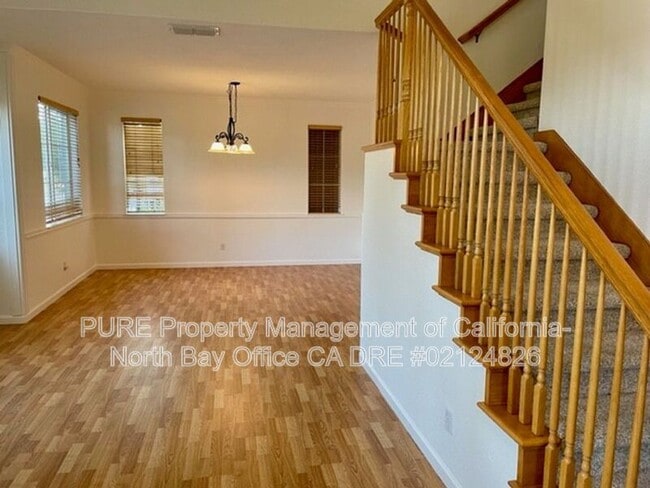 Photo - 1904 Fallbrook Ln