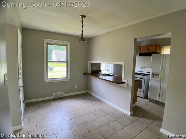 Photo - 22120 Condon St