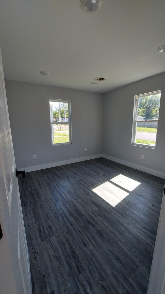 Photo - 1029 Emmons St