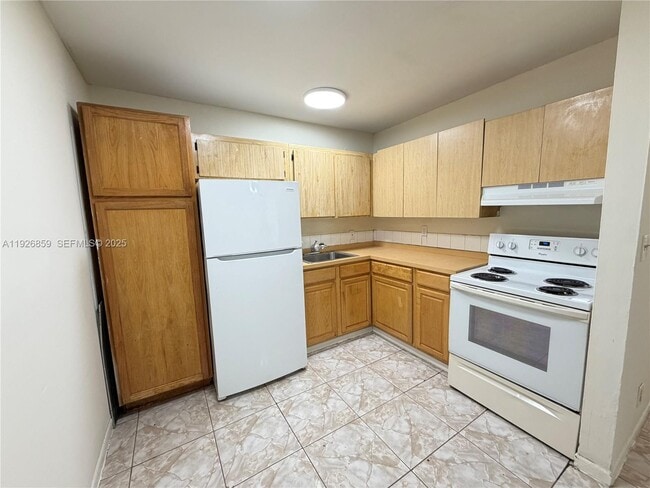 Photo - 4801 SW 18th St Unit 3