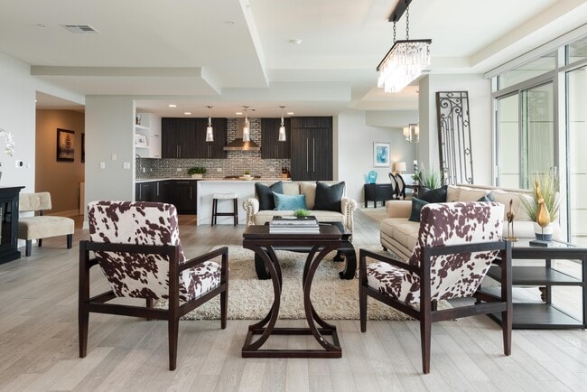 Building Photo - 2001 Lincoln St Unit 2122