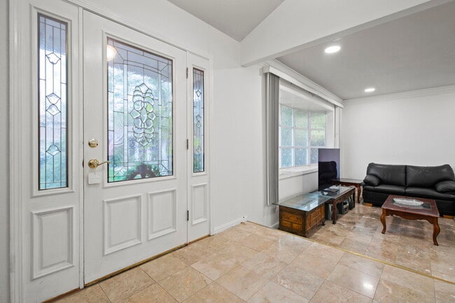 Photo - 142 Burgess Ct