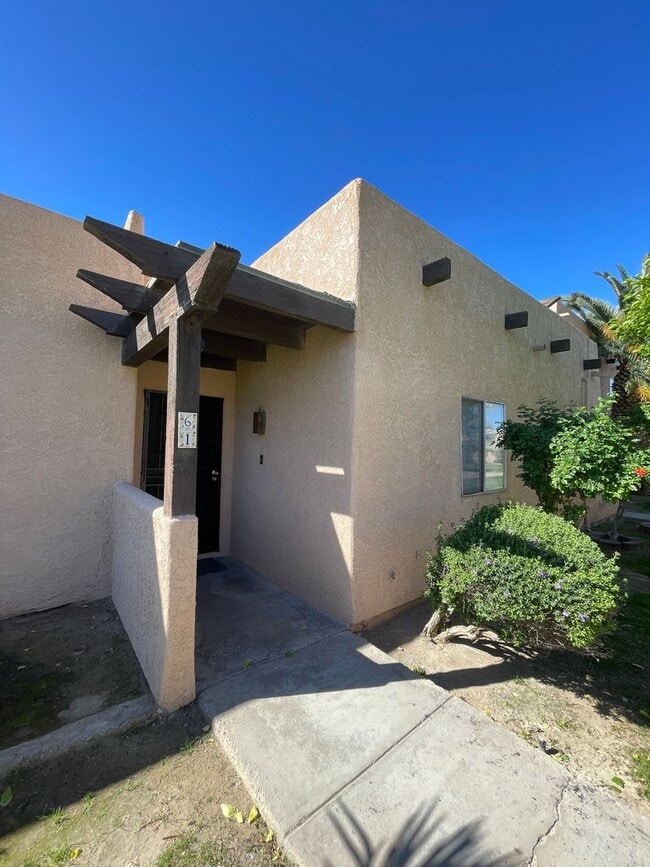 Building Photo - Cute 2 bedroom 2 bath Condo for RENT in Four Palms Condominium Complex
